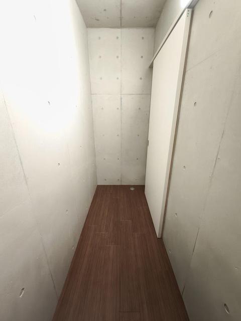 235000