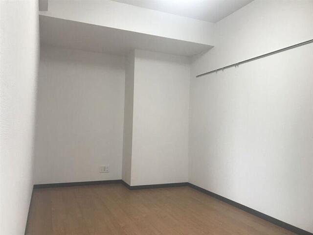 258000