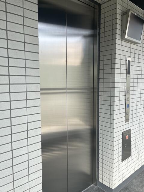 240000