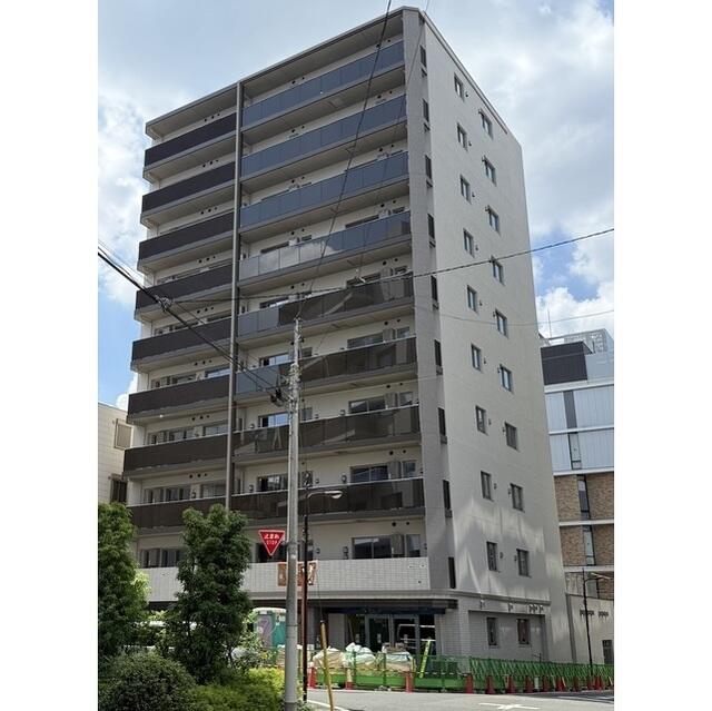 216000