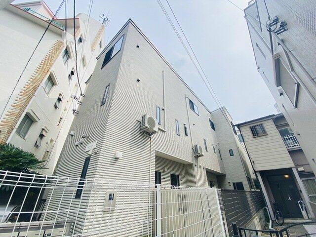 223000