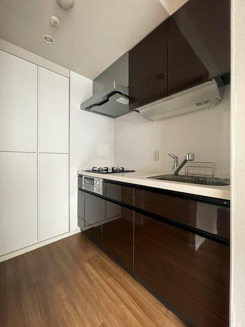 213000