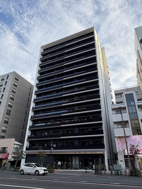 180000
