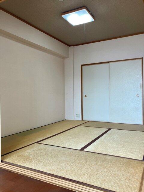240000