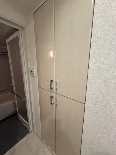 225000