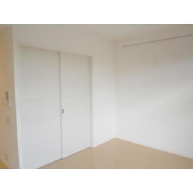 211000