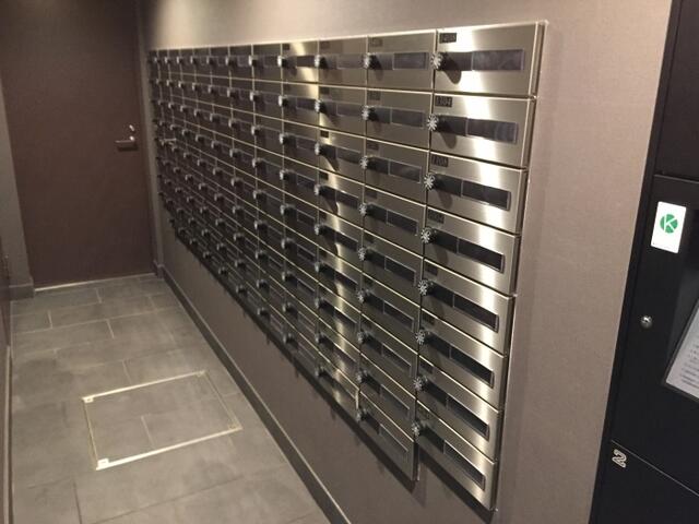 319000