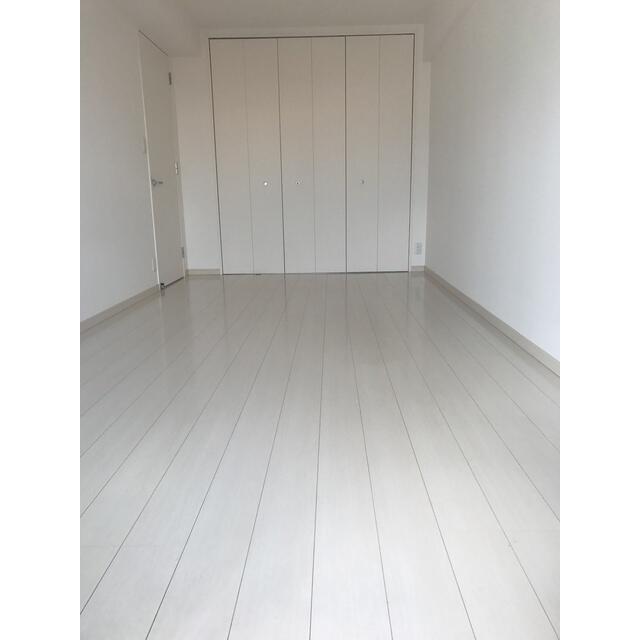 245000