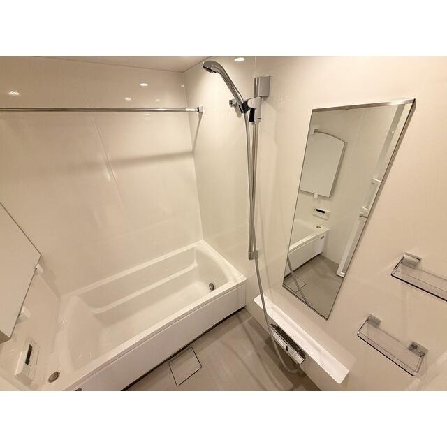 317500