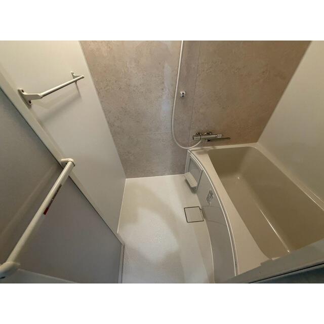182000