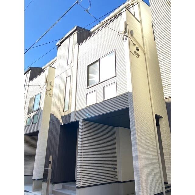 305000