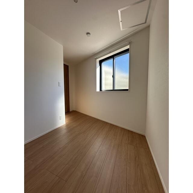 236000