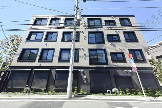 273000