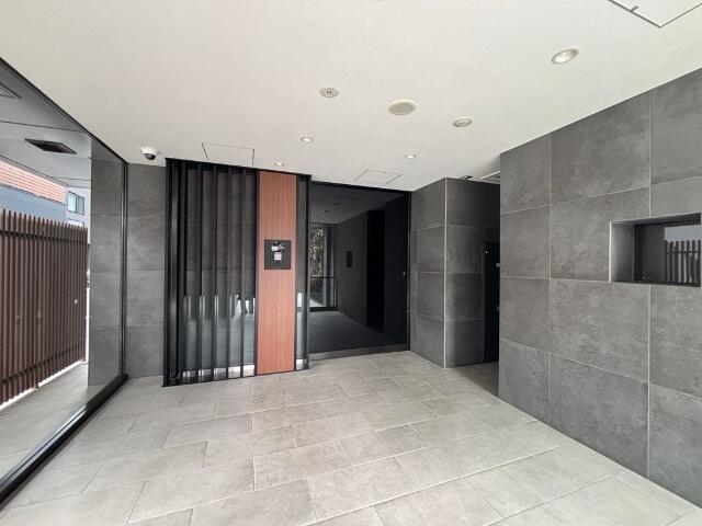 210000