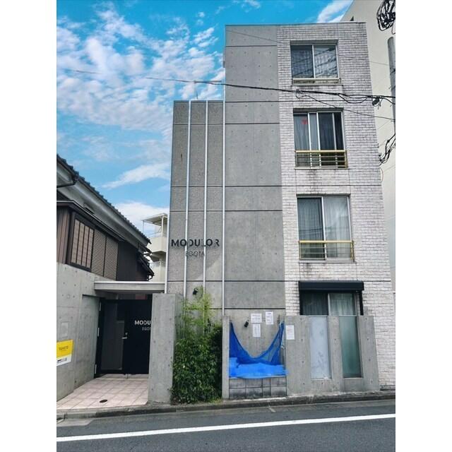 158000