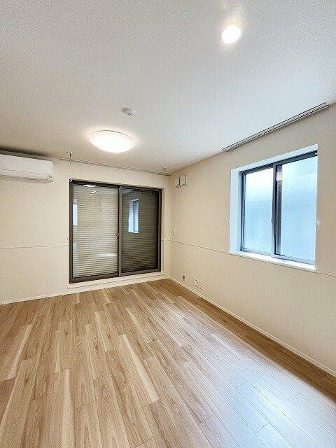 295500