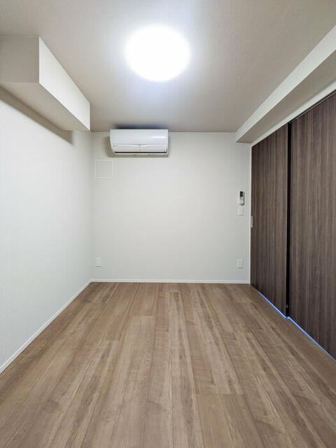 266000