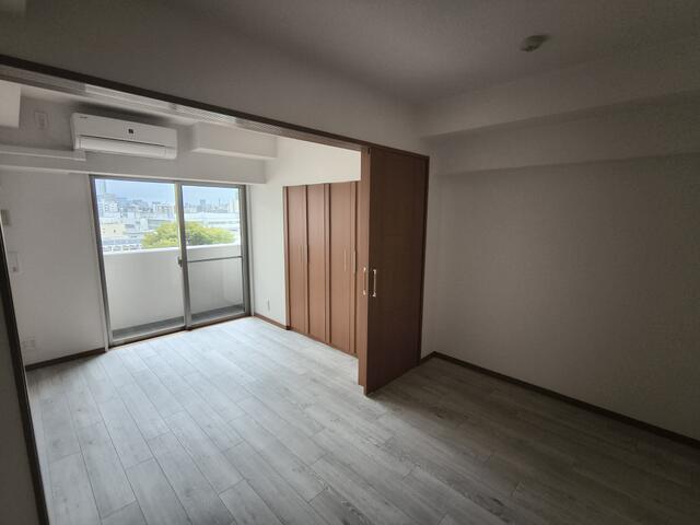 156000