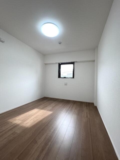 257000