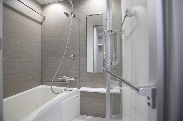 151000