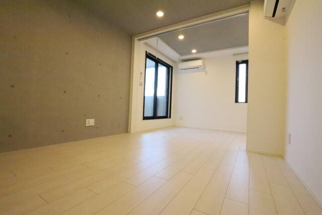 210000