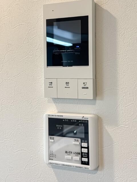 311000