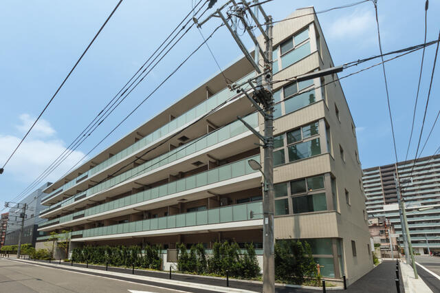 297000