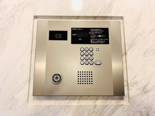 273000