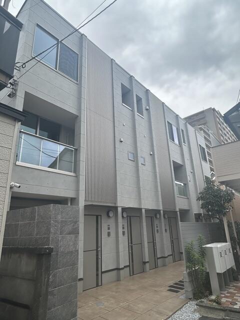 245000