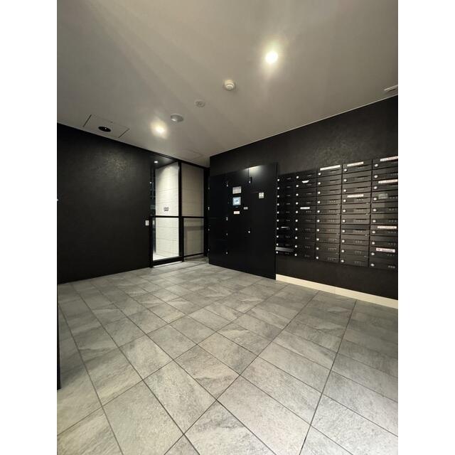 196000