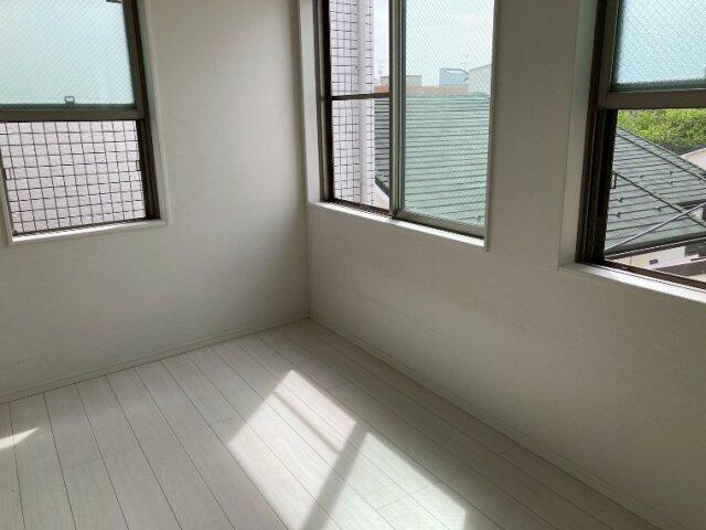 215000