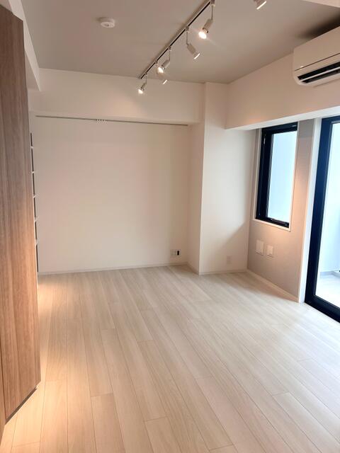 156000