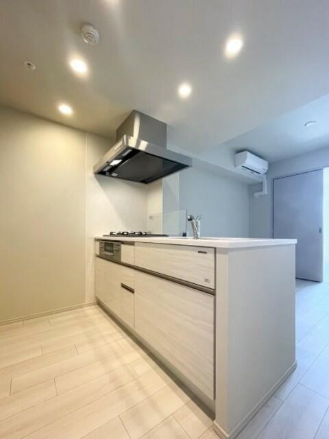 205000