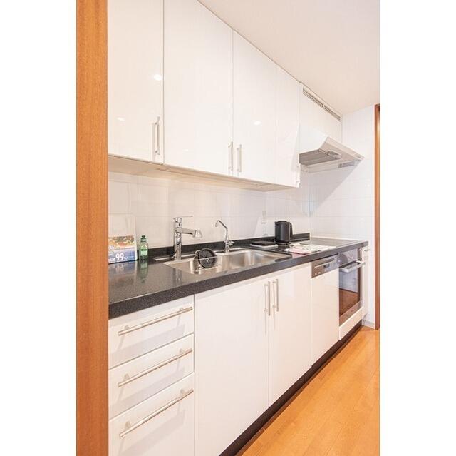 488000