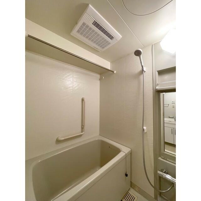 159000