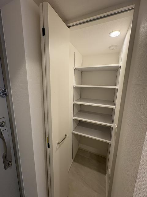 148000