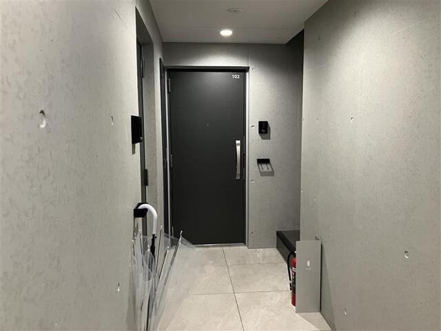 158000