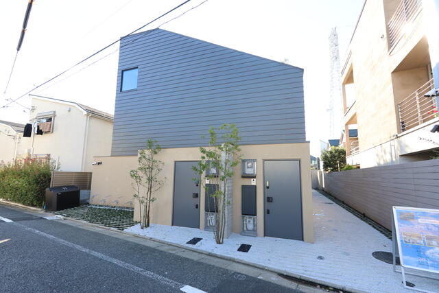 377000