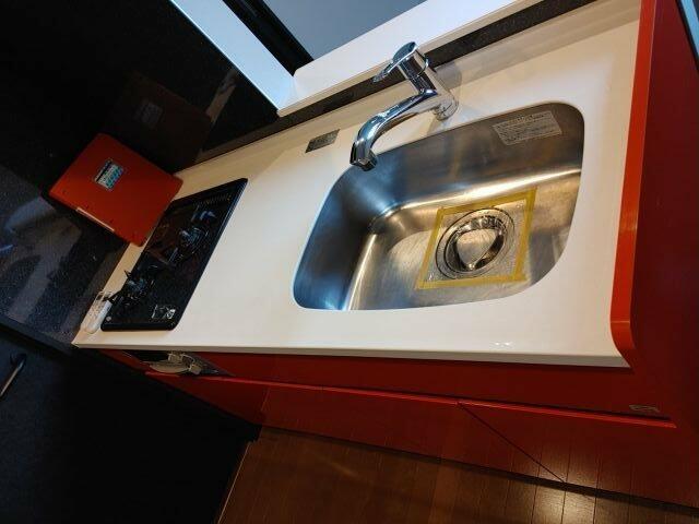 228000