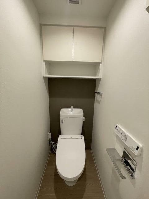 157000