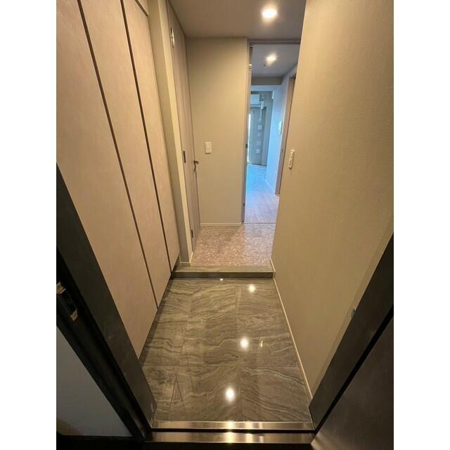 308000