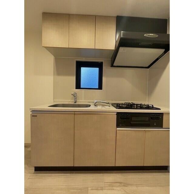 243000