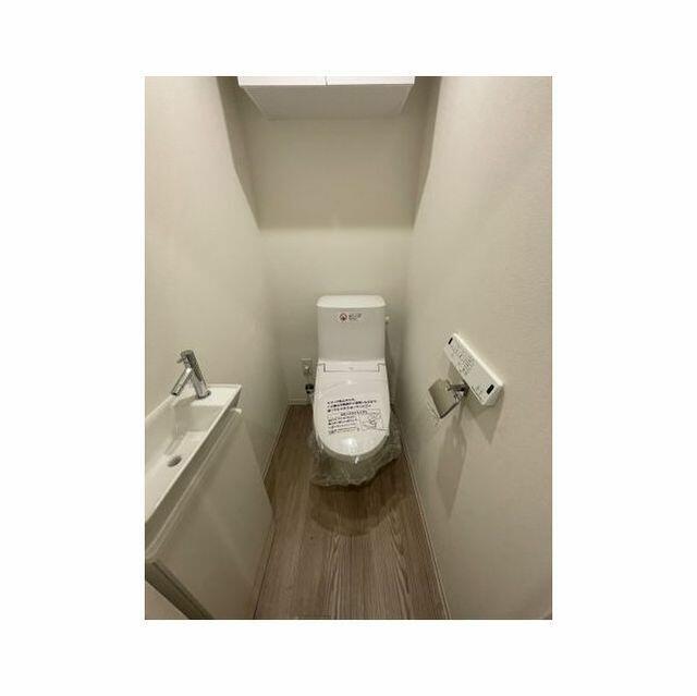 234000