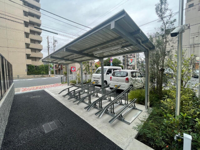 185000