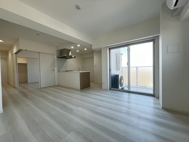 295000