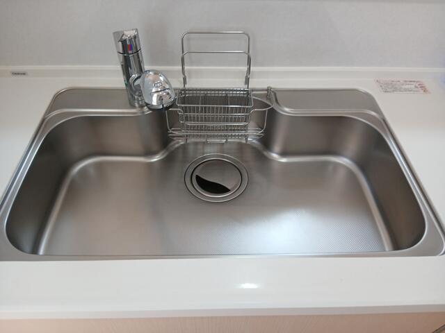 330000