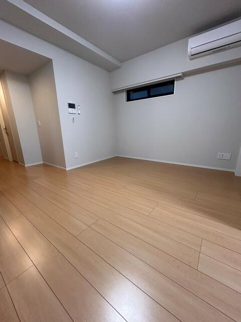 230000