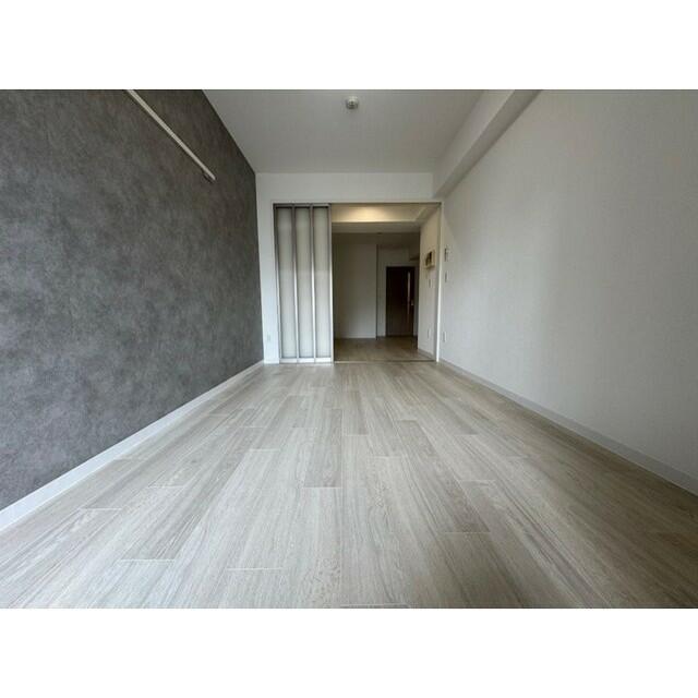 216000
