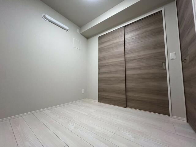 226000
