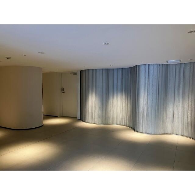 240000